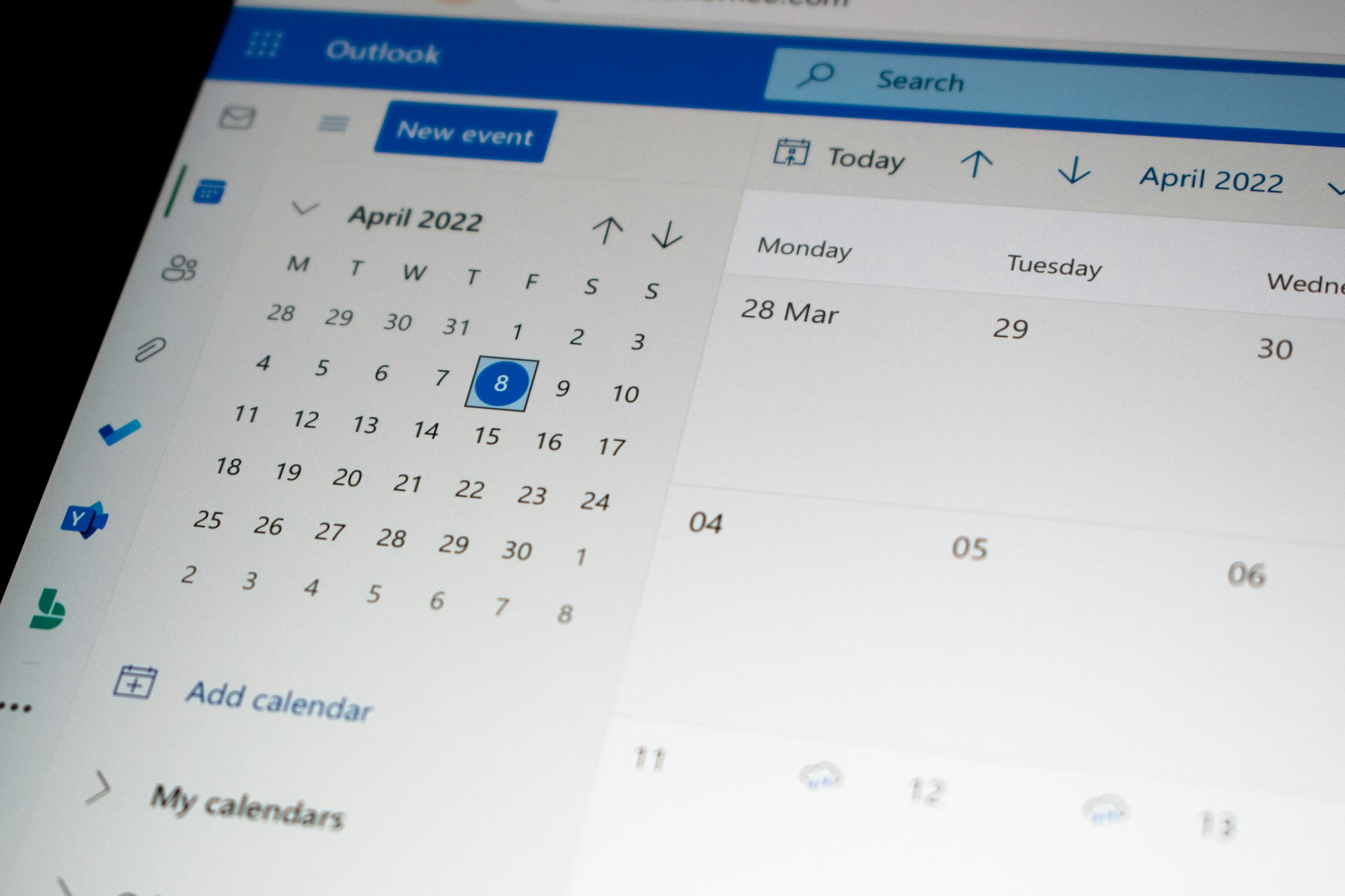 Booking calendar open on a computer screen, the conversion setup SEO for bookkeepers should include