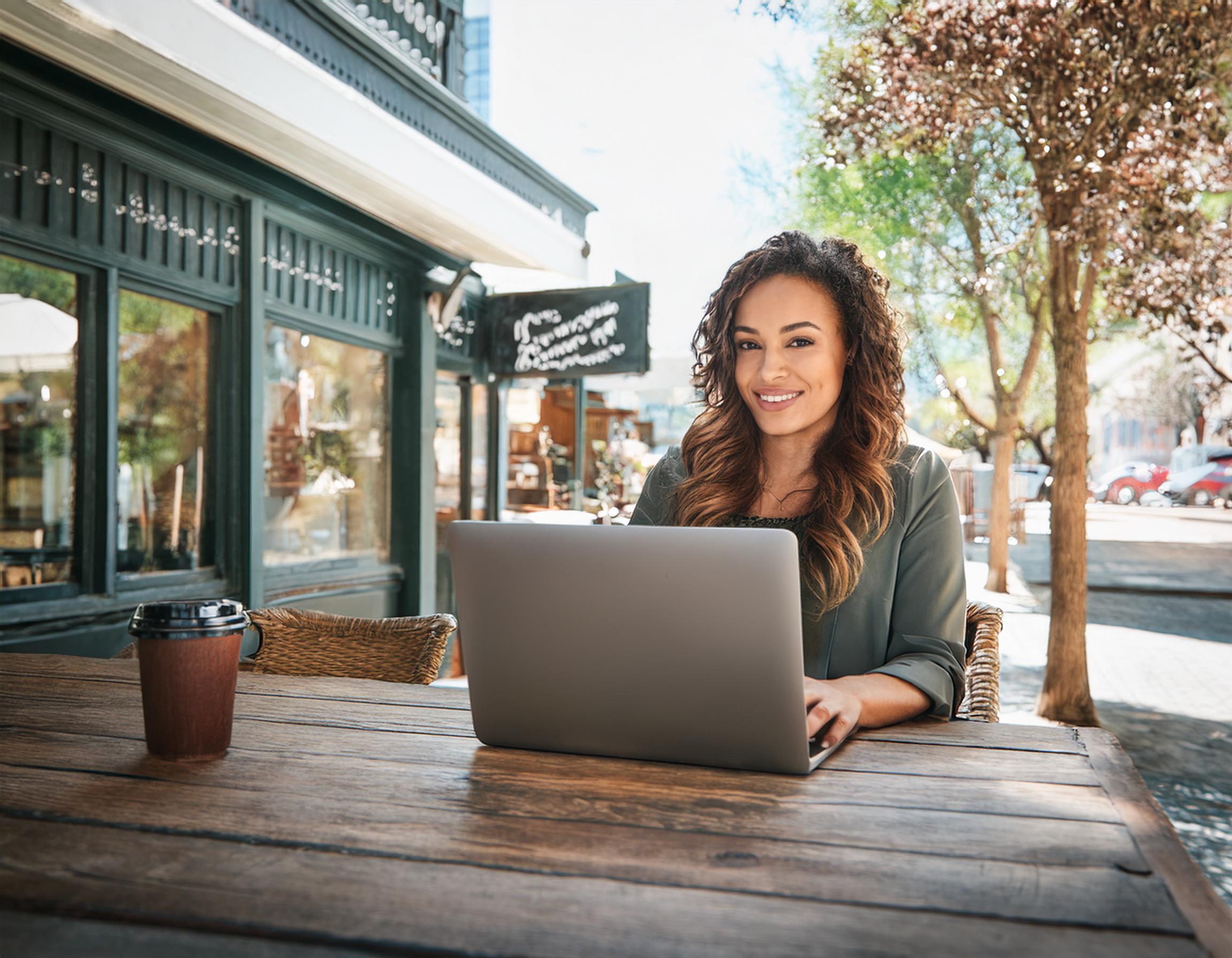 Entrepreneur developing mindset and communication techniques in a Sonora coffee shop